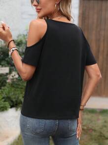 SHEIN LUNE Áo thun cotton ngắn tay hở vai cổ chữ V họa tiết vòng kim loại thường ngày dành cho nữ - màu đen - Xem 2