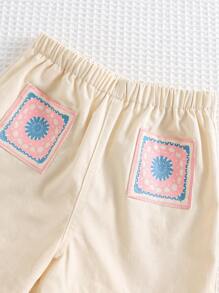 Cozy Pixies Ensemble 2 pièces pour bébé fille: top à col ras-du-cou à manches courtes et fleurs 3D en tricot doux, short à taille élastique - Multicolore - Voir 6