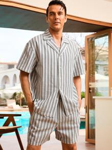 Manfinity Swimmode Completo da spiaggia uomo composto da maglietta a righe a maniche corte e pantaloncini