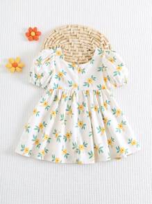 Cozy Pixies Babymeisjesjurk met pofmouwen en getailleerde taille en ditsy bloemenmotief