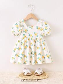 Cozy Pixies Babymeisjesjurk met pofmouwen en getailleerde taille en ditsy bloemenmotief
