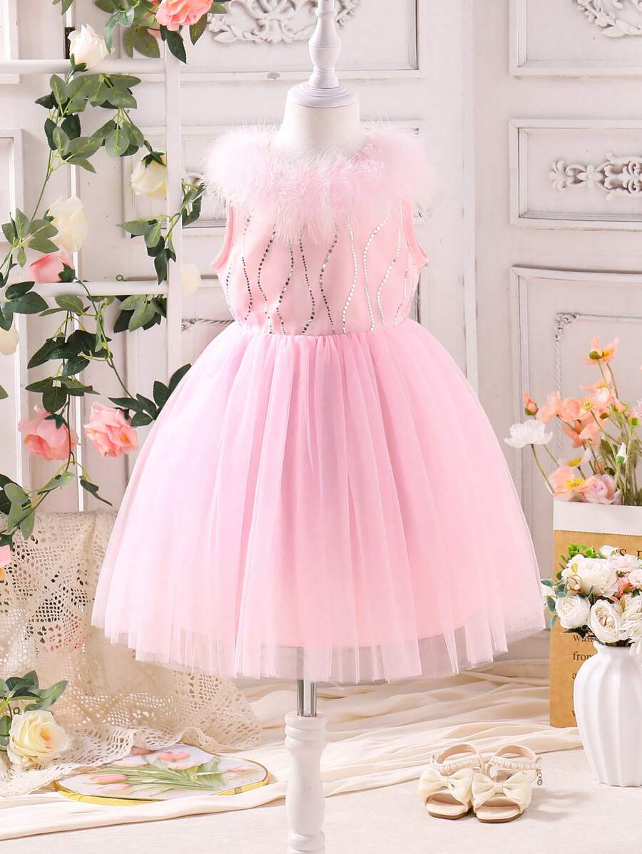 Vestido Elegante com Apliques de Pelucia e Lantejoulas, Sobreposto em Tela para Meninas Jovens - Multicolorido - Visão 1