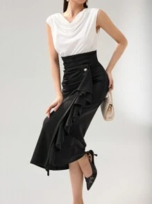 Modelyn Elegantes Kleid für Pendlerinnen aus kontrastfarbigen Blockstreifen mit drapiertem Ausschnitt und Rüschensaum in Knielänge