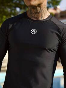 Manfinity Swimmode 2pcs/Set Men's Letter Print Long Sleeve Top And Palm Tree Swim Shorts Men Swim Trunks,Hawaiian