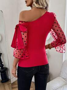 SHEIN Clasi Camiseta roja con mangas de malla de lunares y lazo asimétrico en el hombro