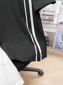 SHEIN Teen Boys Patchwork Decor Short Sleeve T-Shirt & Cargo Shorts 2 Pieces Set, Casual School Street Wear, Comfortable & Practical Daily, School, Outdoor, Sport Suitable