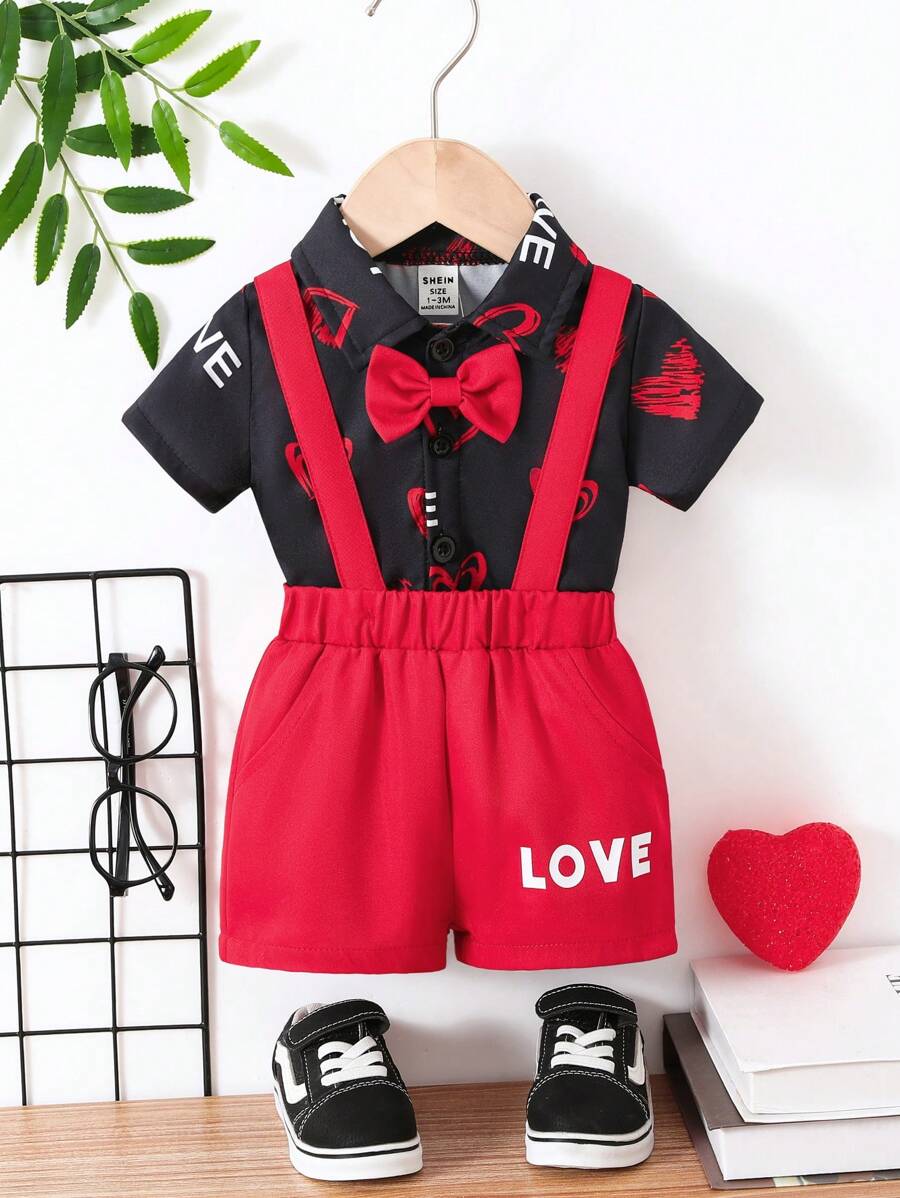 SHEIN 男婴两件套服装,爱心印花短袖连体衣+围兜裤套装 - 黑色 - 查看 1