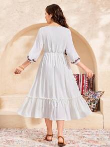 SHEIN 少女白色纯色传统度假连衣裙，拼色红蓝丝带拼接，3/4 宽松袖子分层荷叶边 A 字中长连衣裙，A 字连衣裙，度假，春季，夏季 - 白色 - 查看 2