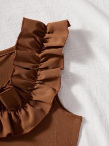 SHEIN Braunes A-Linien-Kleid mit Rüschenbesatz und quadratischem Ausschnitt für Tween-Mädchen, neue Frühjahr/Sommer-Kollektion 2025, geeignet für den Sommerurlaub, den Alltag, Ausflüge und gesellschaftliche Veranstaltungen