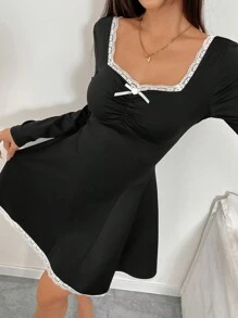 Robe élégante à bordure en dentelle bicolore pour femmes