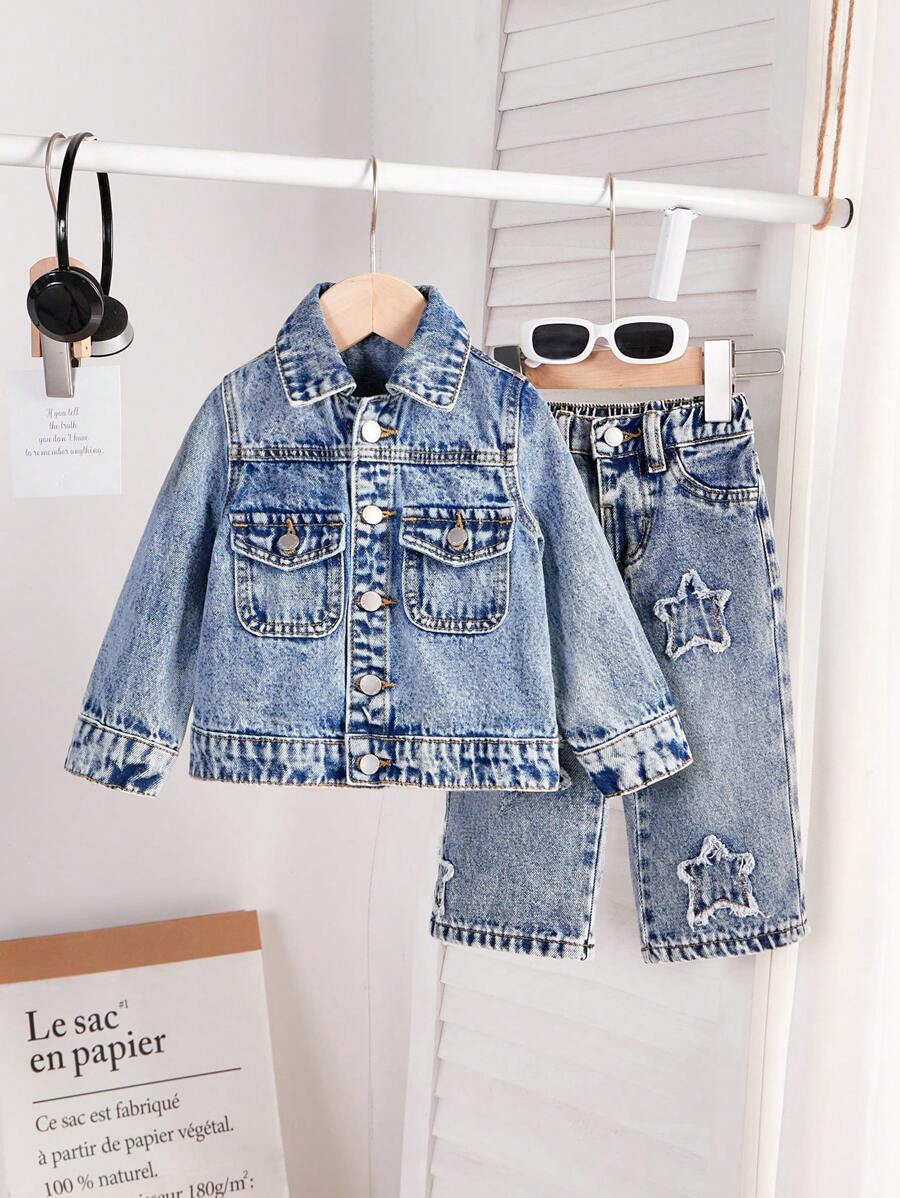 SHEIN Set da 2 pezzi per bambino/bimbo piccolo, giacca blu casual a maniche lunghe con bavero carino, e jeans in denim blu oversize con toppe a forma di stella ai bordi grezzi, casual e versatile per abbigliamento da esterno e uso quotidiano del bambino - Blu lavato medio - Visualizzare 1