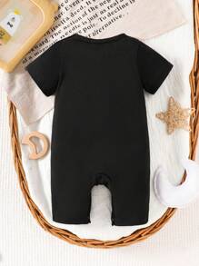SHEIN 男婴休闲经典黑色连体衣，带有可爱卡通小孩图案，适合日常、运动、度假、上学、聚会、春夏/秋季 - 黑色 - 查看 2