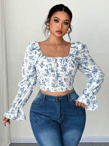 Celure Blusa de talla grande para mujer con mangas acampanadas, cuello cuadrado y cordón, con estampado floral ditsy en blanco