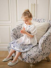 SHEIN Gaun Putri Bergaya Retro Model A-Line dengan Motif Bunga Vintage untuk Anak Perempuan, Kerah Berkerut, Bukaan Belakang, Lengan Berumbai, dan Hem Bermotif Bunga Retro, Cocok untuk Musim Panas. - Putih - View 4