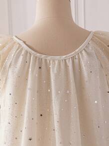 Glamorique Kids Vestido de princesa con estampado de estrellas y lunas para niña preadolescente, adecuado para festivales, reuniones familiares y salidas casuales. El diseño único con estampado de estrellas y lunas y la falda voluminosa de tul hacen que este vestido sea a la vez soñador y juguetón.