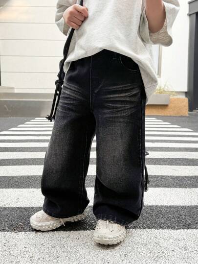 SHEIN 男童时尚做旧水洗猫须宽松黑色牛仔裤，适合儿童日常穿着和街头服饰