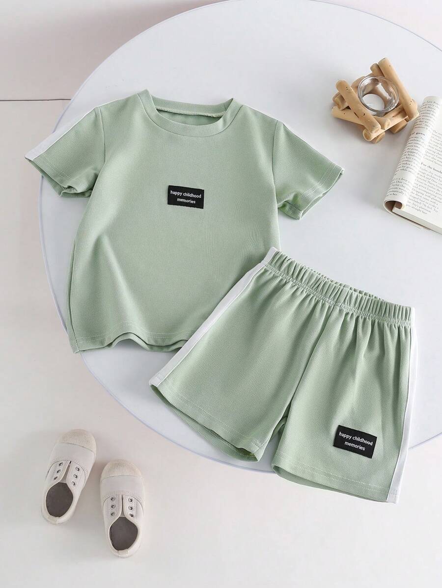 SHEIN 2pcs/Set Young Boy Kid Outfit, Stylish Contrast Color Comfortable Knit Short Sleeve Crew Neck Top And Matching Shorts Set, Casual Houndstooth Suitable For Travel, Vacation In Summer