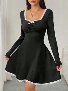 Robe élégante à bordure en dentelle bicolore pour femmes