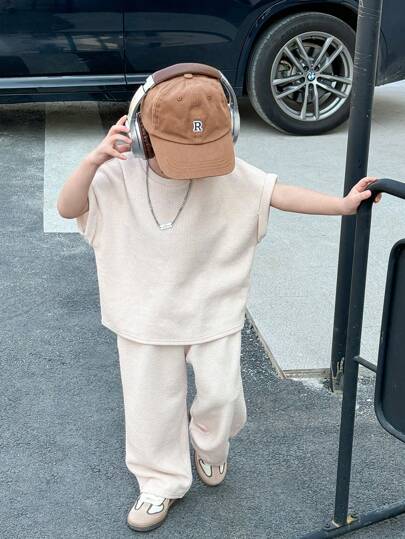 SHEIN Little Byeori 2 件装儿童青少年男童休闲日韩宽松休闲杏色针织碎花纱坑条纹宽松T恤裤子两件套，适合上学、运动、度假、居家和户外，适合春夏季节