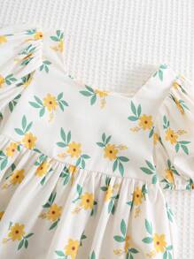 Cozy Pixies Babymeisjesjurk met pofmouwen en getailleerde taille en ditsy bloemenmotief