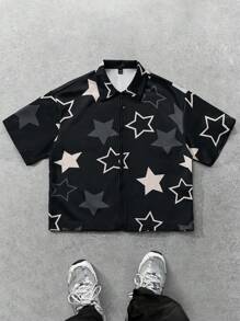 Manfinity EMRG Camisa casual de manga corta con cuello con cremallera y estampado de estrellas para hombre
