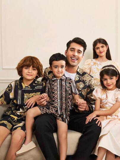 SHEIN Set de 2 piezas de camisa tipo polo de manga corta con estampado geométrico inspirado en Oriente Medio y shorts de cintura elástica para niño preadolescente, adecuado para otoño, primavera, verano, juegos al aire libre, escuela, estilo callejero, fiestas y uso casual