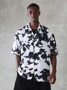 SUMWON Áo sơ mi tay ngắn cổ Revere họa tiết nhuộm loang trừu tượng vừa vặn mùa hè phong cách đường phố thường ngày thời trang đô thị mặc lễ hội tiệc bãi biển nghỉ dưỡng - Đen và trắng - Xem 2