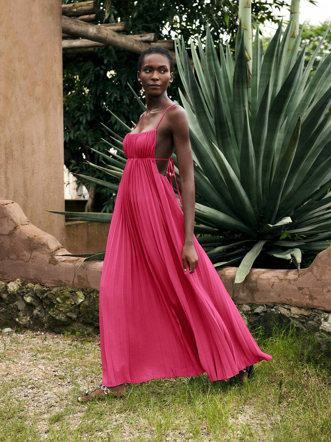 SHEIN Maija Women's Elegant Magenta Summer Tropical Holiday Vacation Modern Bohemian Solid Color Beach Wear,Minimalist Spaghetti Strap Pleated Sleeveless Dress