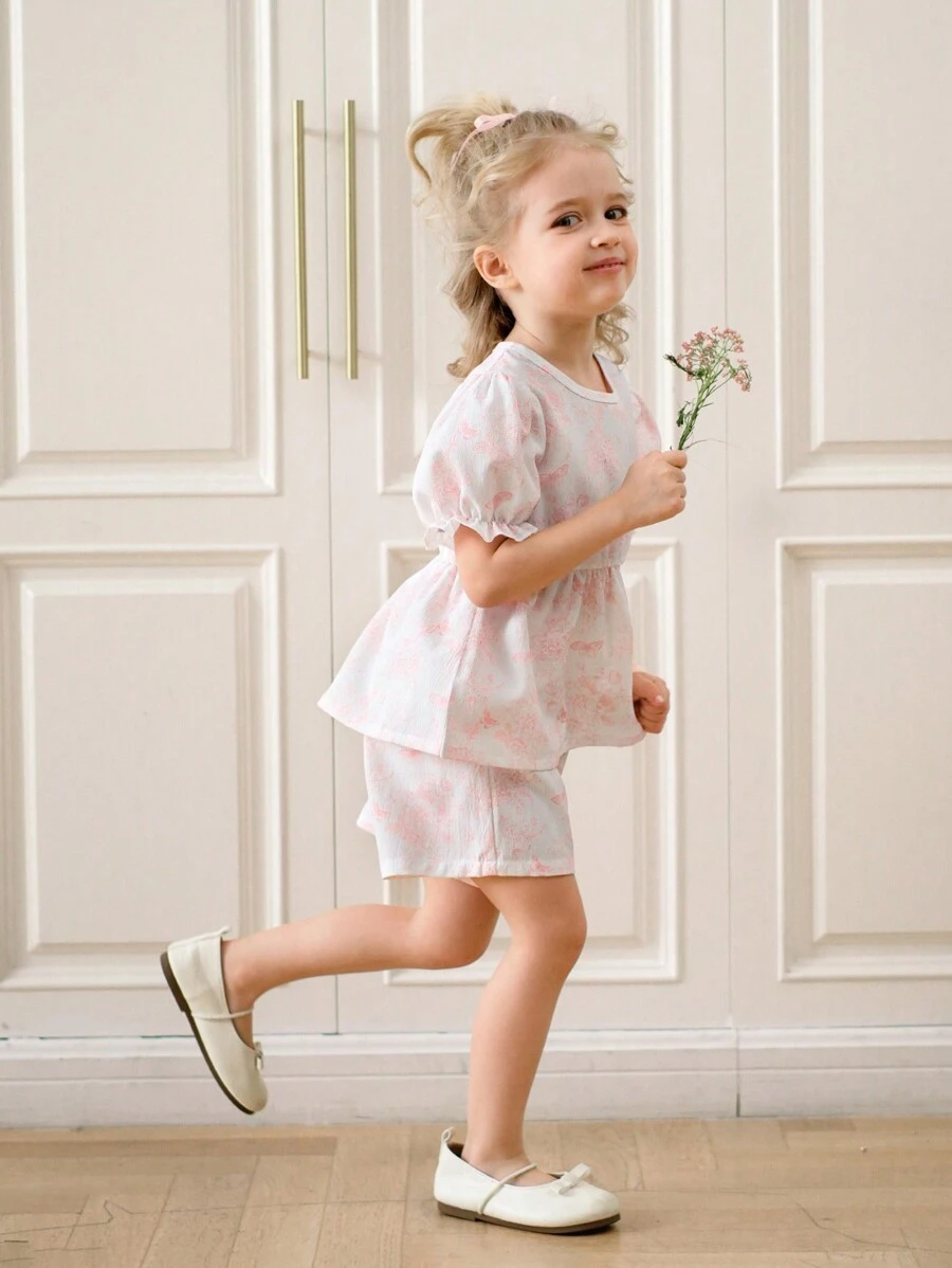 SHEIN Mädchen Schmetterling & Blumen Muster Stoff Rundhals Lässig Locker Kurzarm Hemd und Weite Taille Volant Saum Shorts Set, süßer & einfacher Sommer Outfit