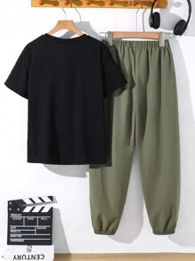 SHEIN Set de 2 piezas de camiseta de manga corta y pantalones jogger casuales y cómodos para niños pequeños, adecuado para usar en primavera y verano al aire libre