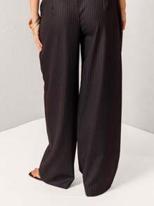 Aralina 优雅黑色直筒褶皱西装裤