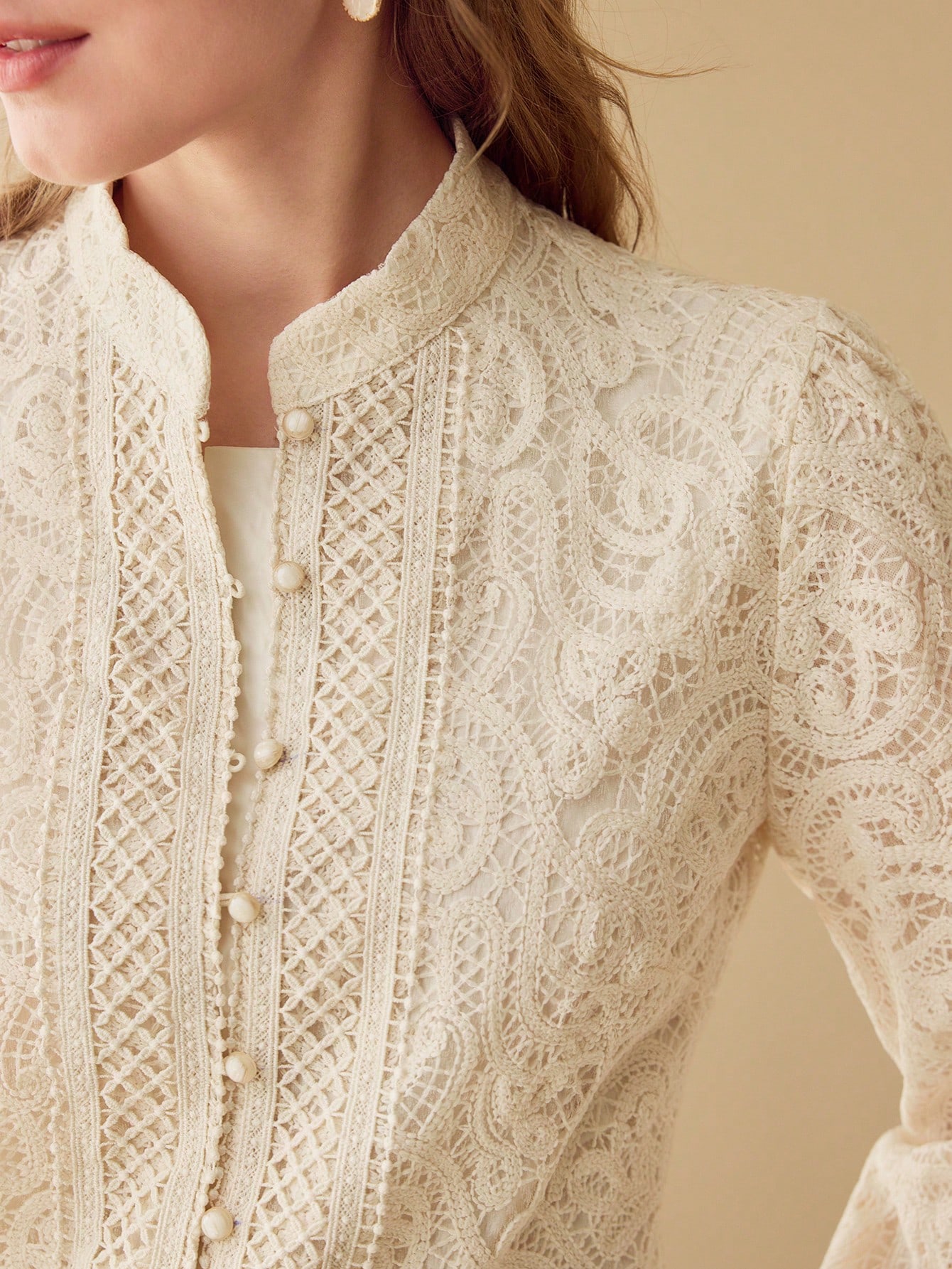 MOTF PREMIUM بلوزة مكشكشة من الدانتيل