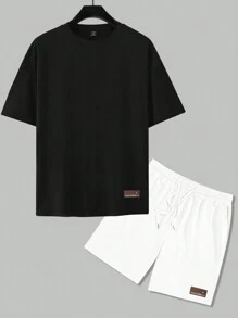 Manfinity Homme 男士青春街头风，INS上搭配高街风多条纹运动拼色设计仿生迷彩数码印花短袖T恤短裤套装。这套服装体现了街头摇滚美学，非常适合音乐节和日常穿搭，是送给男朋友或老公的理想礼物，体现了街头潮流和Y2K风格。男士短裤套装，男士两件套服装，男士印花短袖上衣短裤套装，两件套短裤套装，男士两件套短裤套装