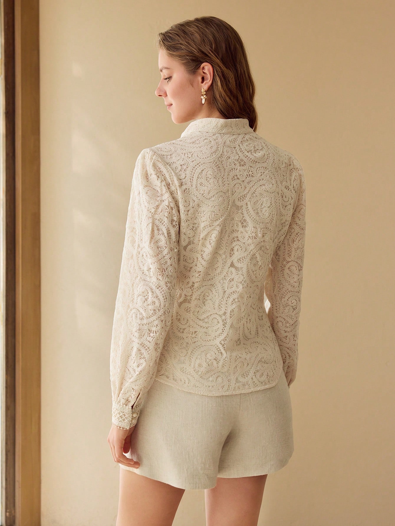 MOTF PREMIUM بلوزة مكشكشة من الدانتيل