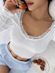 SHEIN Unity Camiseta de manga larga con corte profundo en V, hombros descubiertos, ajustada y con textura blanca y encaje calado en contraste. Minimalista, linda, de uso diario y casual, ideal para primavera/otoño - Blanco - Ver 1