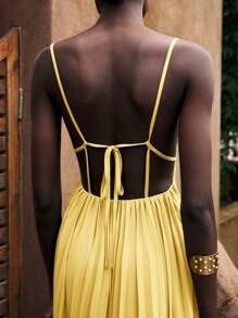Maija Women's Yellow Summer Vacation Dress, Modern Bohemian Solid Color Women's Beach Wear, Minimalist Spaghetti Strap Pleated Sleeveless Tropical Holiday Dress
