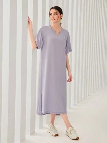 Seusyu Robe ample à col rond en tissu texturé tissé, manches courtes, mini-design à fente en V, violet clair