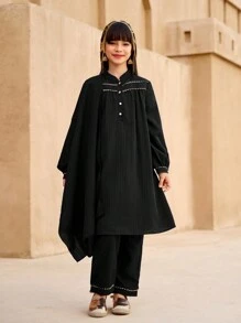 SHEIN 2 件套 Tween Girl 黑色长袖上衣和黑色裤子，配金色纽扣金色饰带细节，适合日常穿着、春秋季、斋月 - 黑色 - 查看 3