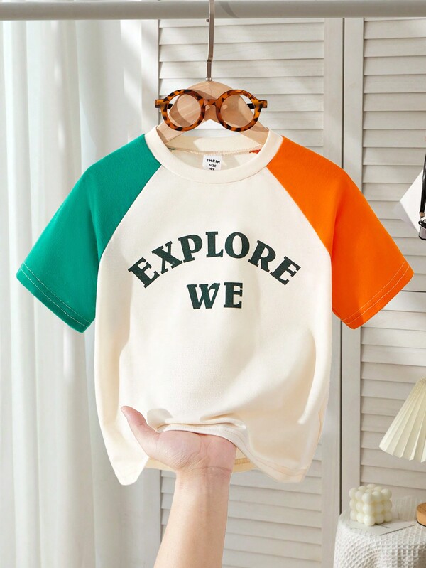 SHEIN Explorewe Tricou într-o singură piesă pentru băiețel, în stil urban de agrement, tricou cu mânecă scurtă, cu gât rotund, caise, care blochează culoarea, confortabil și versatil, potrivit pentru primăvară și vară. Tricoul pentru băieți este potrivit pentru diverse ocazii, cum ar fi activități urbane în aer liber, petrecere a timpului liber, școală și adunări.