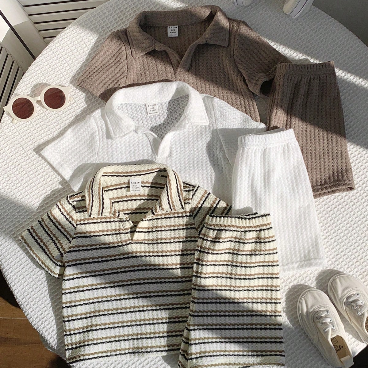 Conjunto de 6 piezas de top de punto con cuello polo a rayas y pantalones cortos casuales para niños pequeños, adecuado para vacaciones de primavera