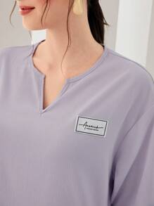 Seusyu Robe ample à col rond en tissu texturé tissé, manches courtes, mini-design à fente en V, violet clair