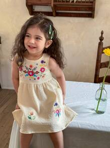 SHEIN LMoss Kids LMoss 女婴夏季可爱花朵无袖连衣裙 - 米色 - 查看 8