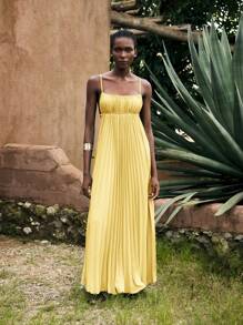 Maija Women's Yellow Summer Vacation Dress, Modern Bohemian Solid Color Women's Beach Wear, Minimalist Spaghetti Strap Pleated Sleeveless Tropical Holiday Dress
