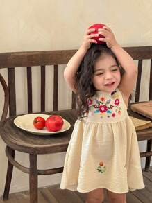 SHEIN LMoss Kids LMoss 女婴夏季可爱花朵无袖连衣裙 - 米色 - 查看 2