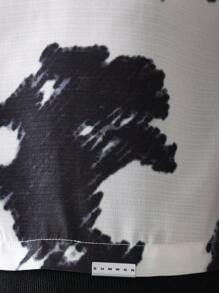 SUMWON Áo sơ mi tay ngắn cổ Revere họa tiết nhuộm loang trừu tượng vừa vặn mùa hè phong cách đường phố thường ngày thời trang đô thị mặc lễ hội tiệc bãi biển nghỉ dưỡng - Đen và trắng - Xem 6