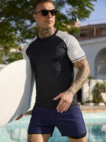 Manfinity Swimmode Men's Geometric Print Raglan Sleeve Short Sleeve Surfing T-Shirt - Black - View 1