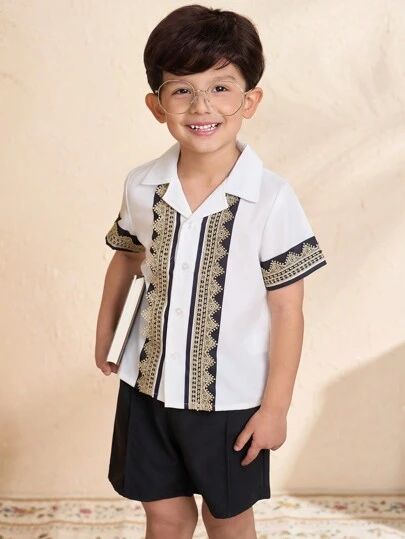 Conjunto tradicional de 2 piezas para el Día Nacional de los niños pequeños, compuesto por túnica abaya de color negro y dorado + camisa de manga corta con estampado de tótem dorado y pantalones cortos. Un traje lujoso, conservador, cómodo y versátil para banquetes y reuniones familiares