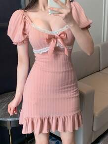 DAZY 蕾丝拼布蝴蝶结装饰紧身迷你连衣裙，带荷叶边下摆，适合夏季婚礼、挤奶女工裙太阳裙