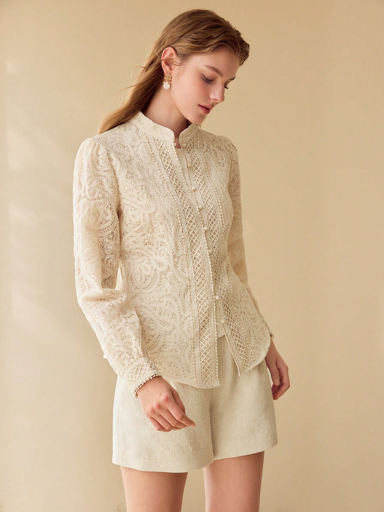 MOTF PREMIUM بلوزة مكشكشة من الدانتيل