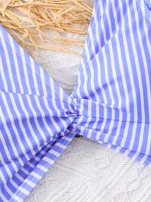 SHEIN Tween Girl 修身休闲简约 V 领荷叶边连体泳衣 - 藍白色 - 查看 4